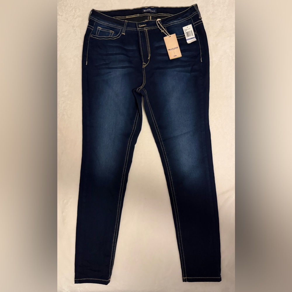 Wallflower Women's Skinny Jeans | Size 18 | color - Lake